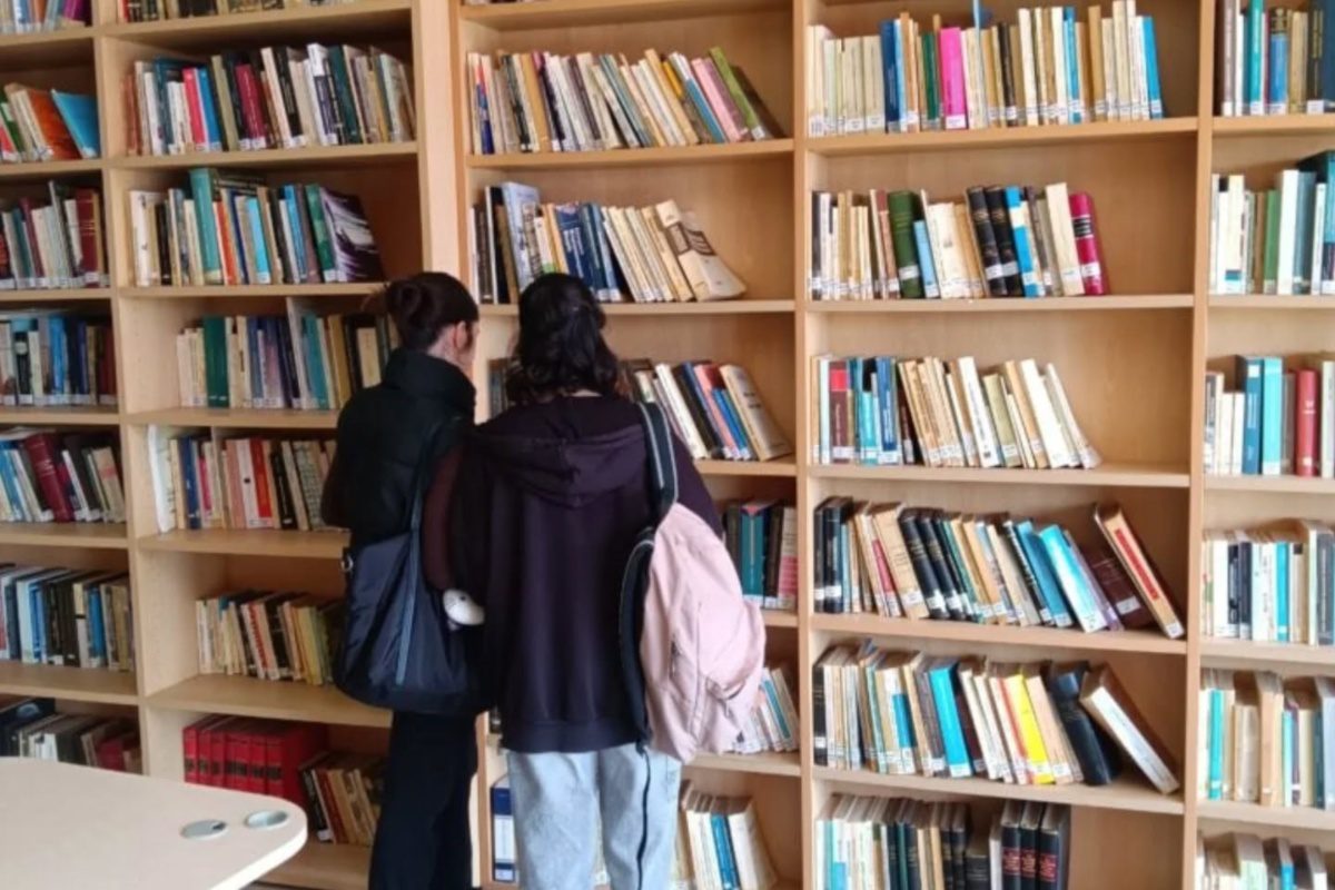 Δήμος Νέας Ιωνίας: Μαθητές του 2ου ΓΕΛ γνώρισαν από κοντά τη λειτουργία της Δημοτικής Βιβλιοθήκης