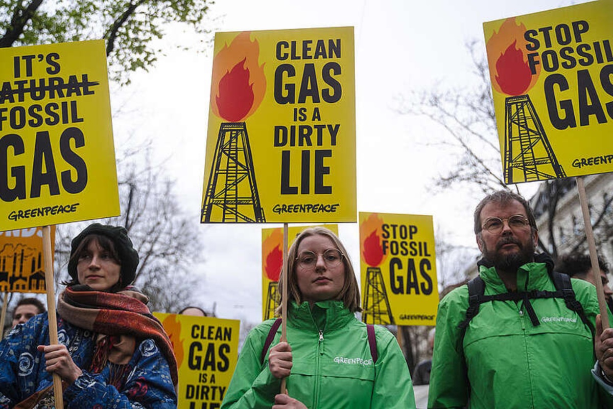 «Καμπανάκι» της Greenpeace για την Αθήνα: Στις τελευταίες θέσεις της Ευρώπης για θέρμανση χωρίς ορυκτά καύσιμα